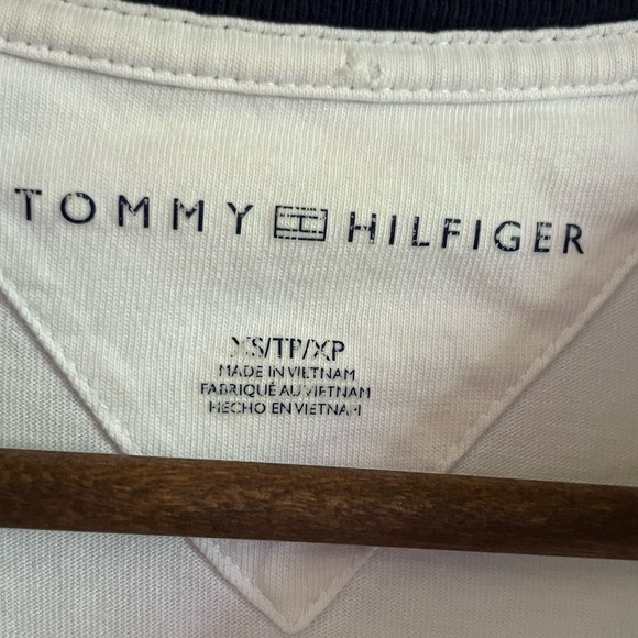 SOLD - TOMMY HILFIGER T-SHIRT - SIZE XS - Picture 3 of 5